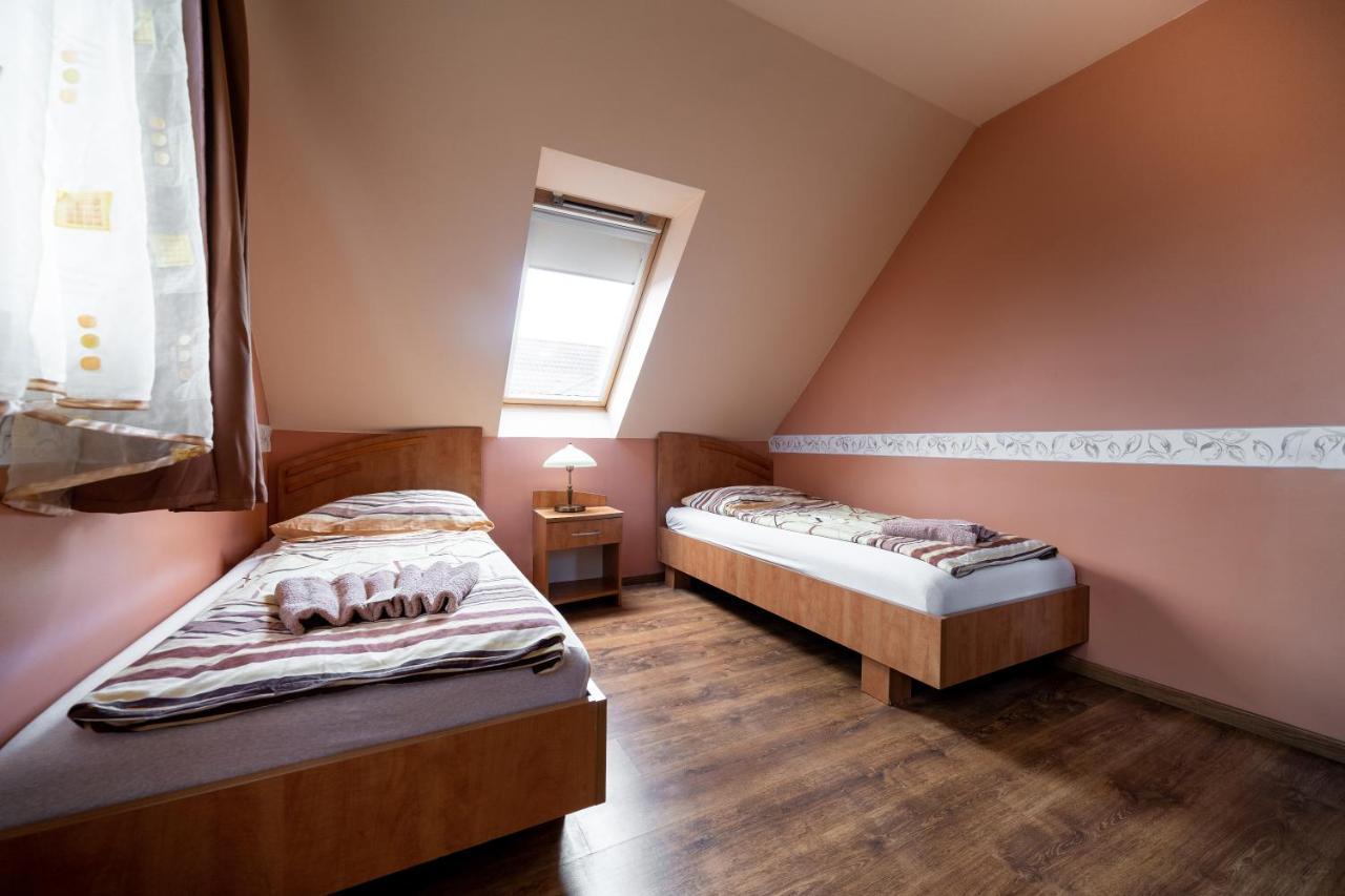 Bed and Breakfast Szenti Vendeghaz Дьёр Экстерьер фото