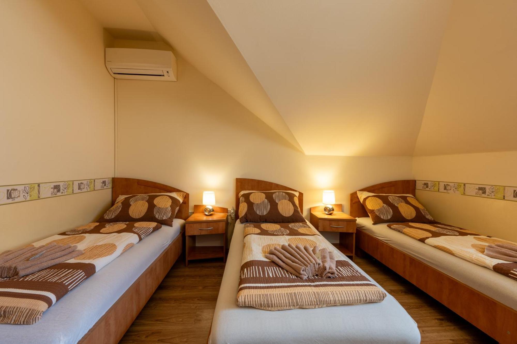 Bed and Breakfast Szenti Vendeghaz Дьёр Экстерьер фото
