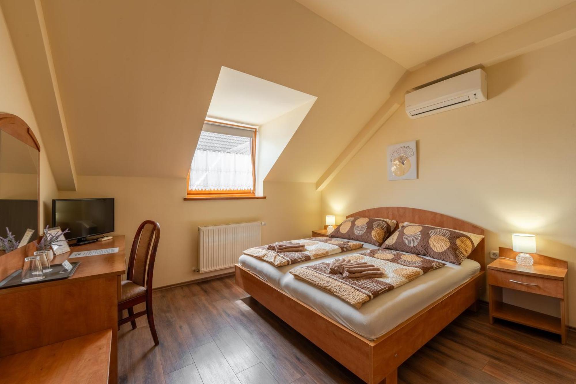 Bed and Breakfast Szenti Vendeghaz Дьёр Экстерьер фото