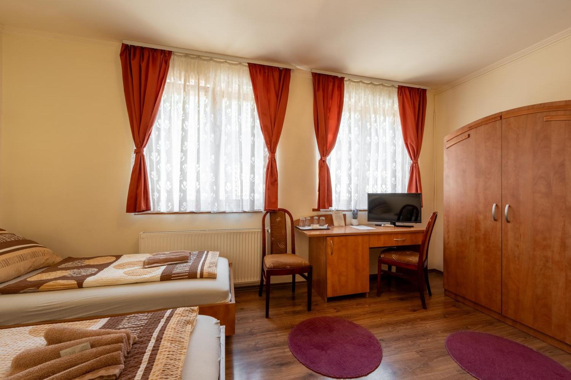 Bed and Breakfast Szenti Vendeghaz Дьёр Экстерьер фото